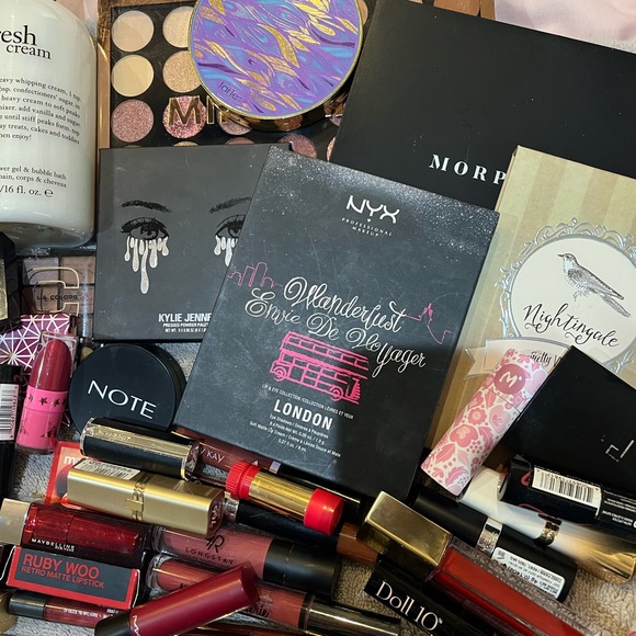 KYLIE,TARTE, MAC, DOLL 10 & MORE MAKE UP BUNDLE - Picture 6 of 7